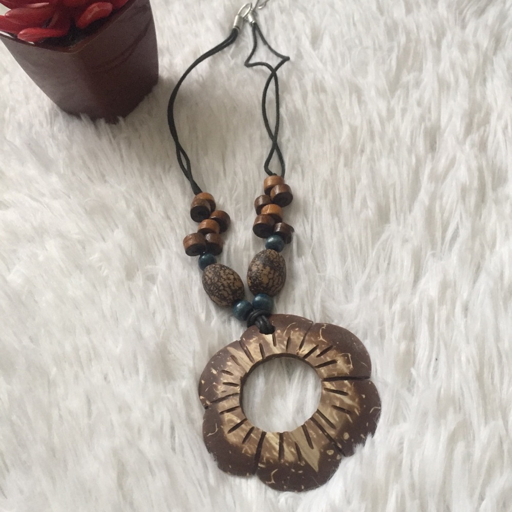 Boho Chic 🍃  Wood Flower Necklace